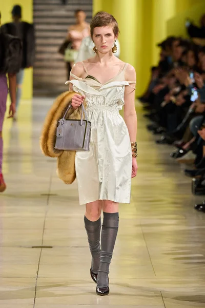Look 64